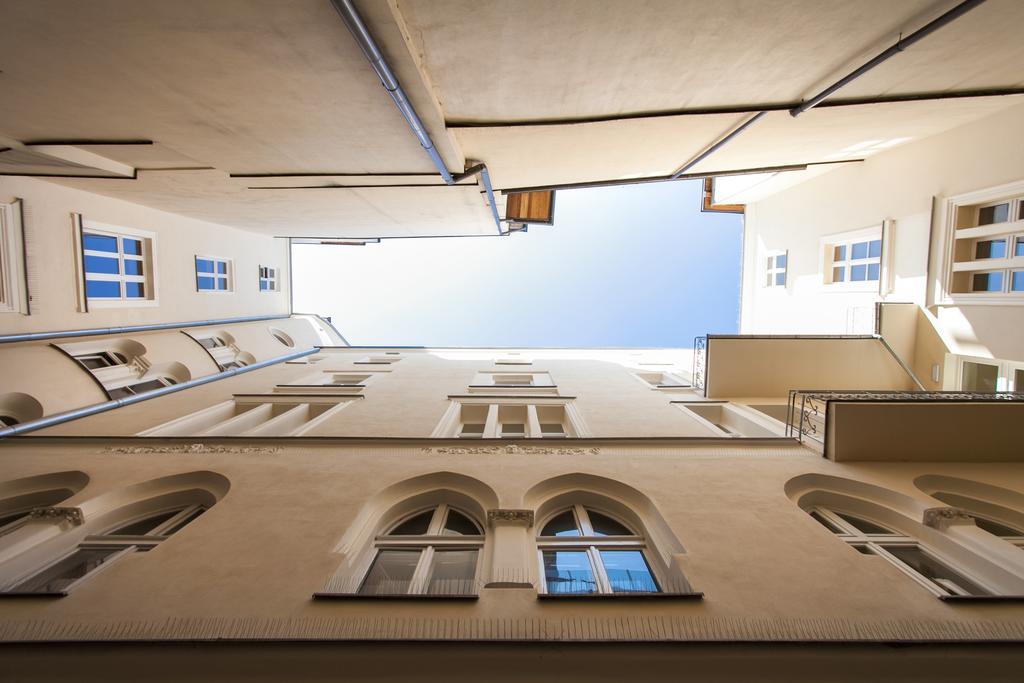 Venetian House Market Square Aparthotel Краков Экстерьер фото